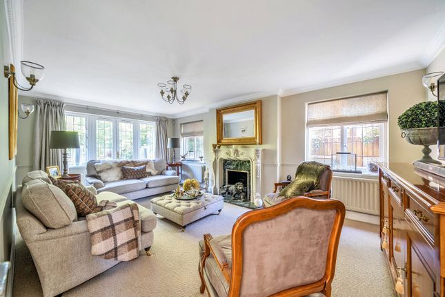 3, Salisbury Place, West Byfleet photo 4