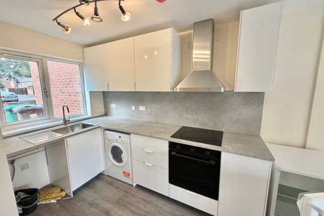 16, Manifold Gardens, NOTTINGHAM photo 4