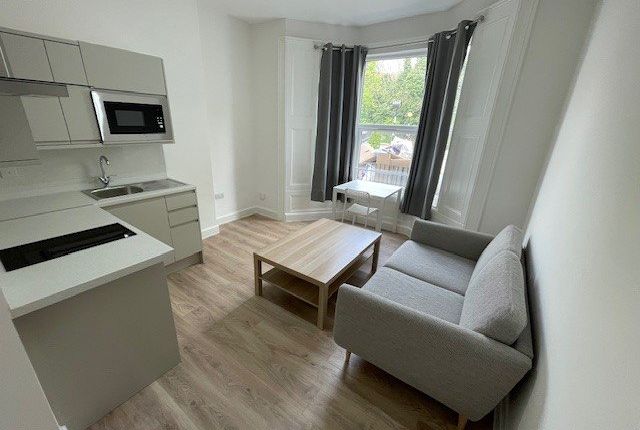 Flat to rent in Iverson Road, London