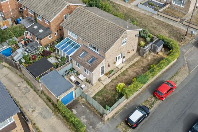 1, Welland Court, Burton Latimer photo 5
