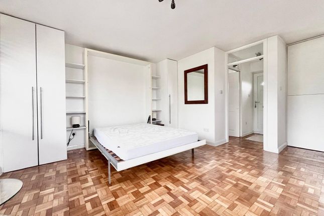16 Salliesfield,, Kneller Road, Twickenham photo 4