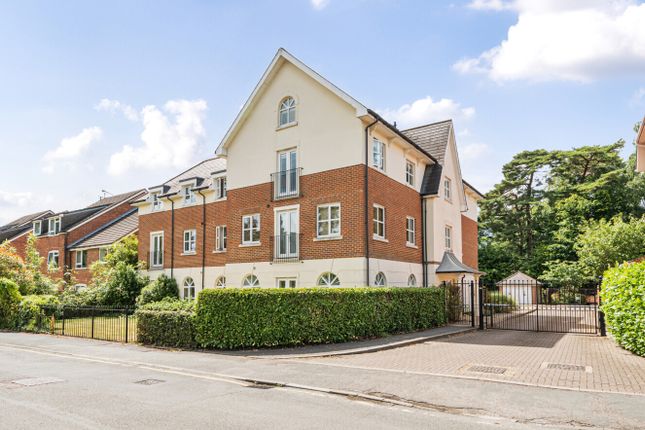 Thumbnail Flat for sale in Gordon Road, Camberley