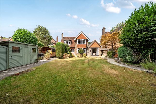 21, Wheatsheaf Close, Surrey photo 2