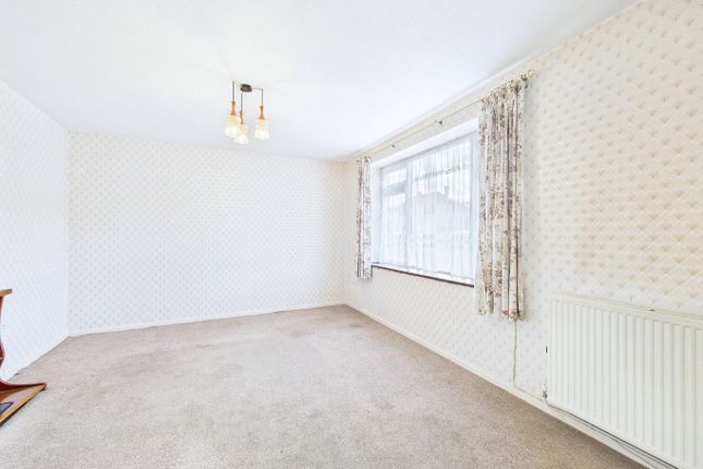 7 Annalee Road, South Ockendon, Essex photo 3