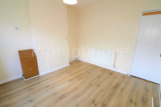 Winsdon Road, Luton photo 2