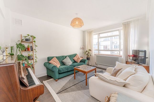 Flat for sale in Beaumont Court, Upper Clapton Road, London