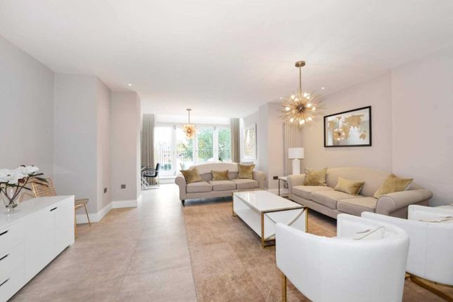 Thumbnail Flat to rent in Lyndhurst Road, London