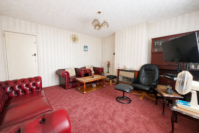 13, Northampton Avenue, Slough photo 3