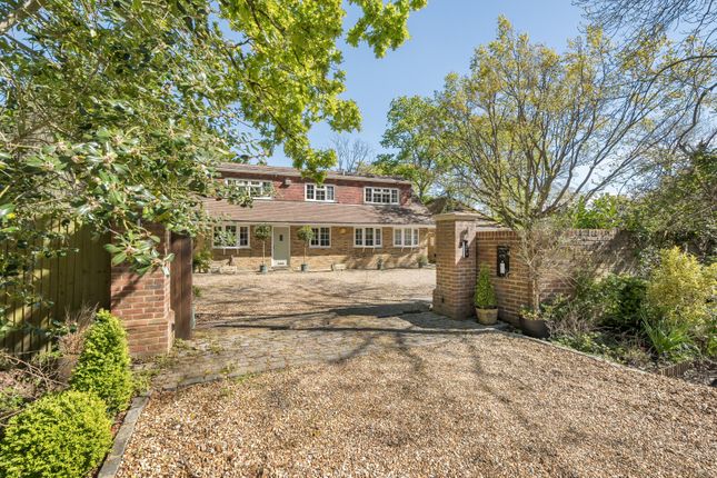 Thumbnail Detached house for sale in Scotts Grove Road, Chobham