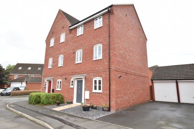 Thumbnail Semi-detached house for sale in Robins Corner, Evesham, Worcestershire