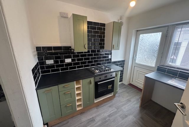 750, York Road Leeds photo 3