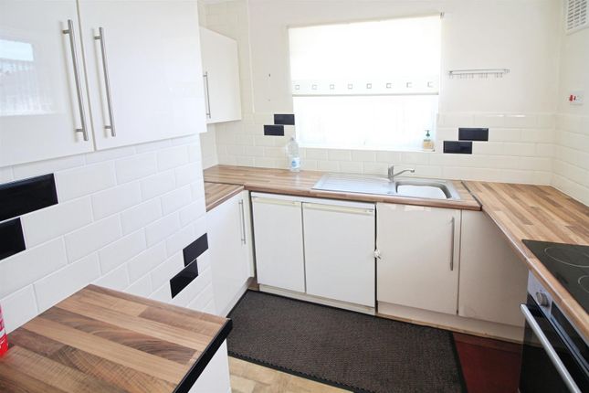 69, Greenmoor Avenue, Wakefield photo 4