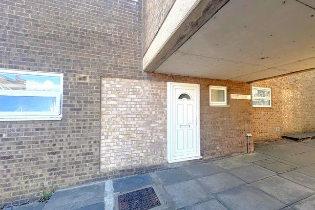 3-bed house on 7, Dixon Walk, Corby, £1,100/mo