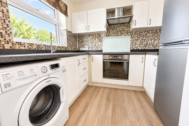 Burns Drive, Hemel Hempstead photo 4