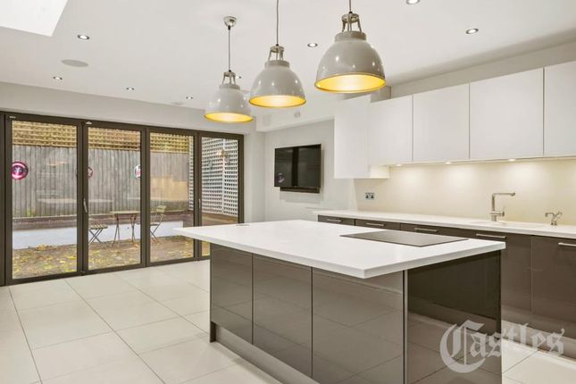 Thumbnail Property to rent in Edison Road, Crouch End