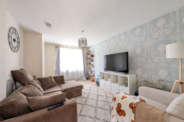 25, Oswin Gardens, Bradford photo 2