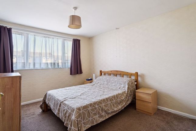 13, Forgetts Road, High Wycombe photo 4