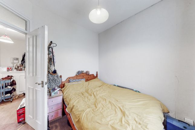 Flat to rent in Churchfield Road, Ealing