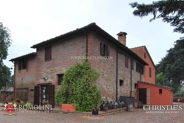 Villa for sale in Castiglion Del Lago, Umbria, Italy