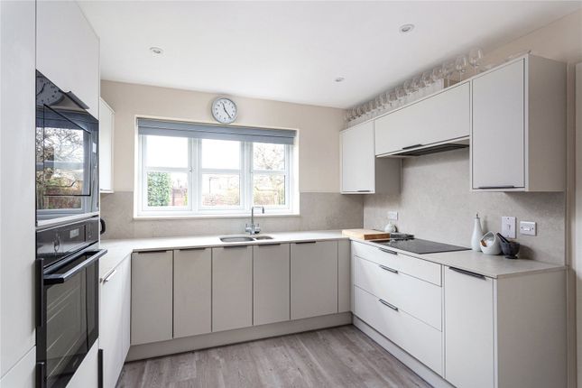 2, Stuart Close, York photo 2