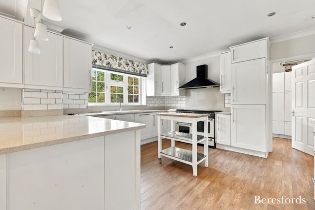 Hanging Hill Lane, Brentwood photo 4