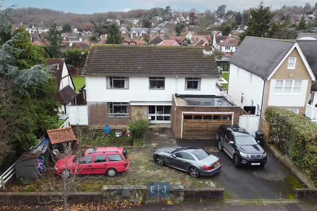 Thumbnail Detached house for sale in Eleven Acre Rise, Loughton