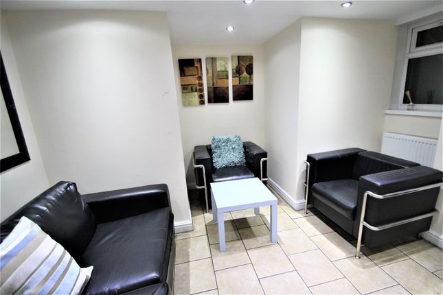 Room 1, 9, St Michaels Villas, Leeds photo 5