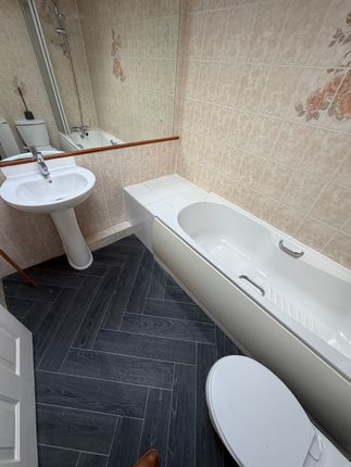 6, Black Carr lodge, off Lingwell Gate Lane, Wakefield photo 5