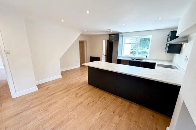 33 Hollow Way, Chippenham photo 2
