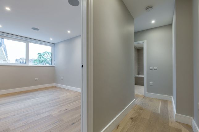 Flat 39 Sidcup House 12-18 Station Road, London photo 4