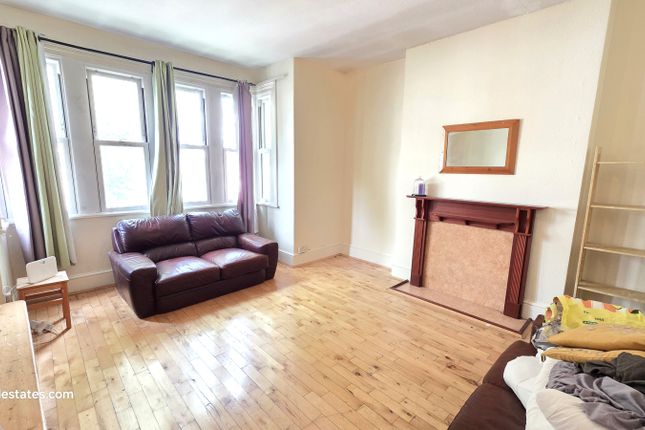 67b Blenheim Gardens, LONDON photo 2
