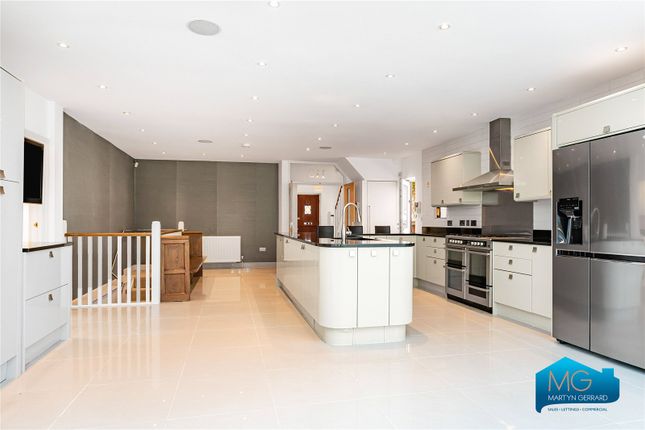 110, Woodville Road, Hertfordshire photo 4