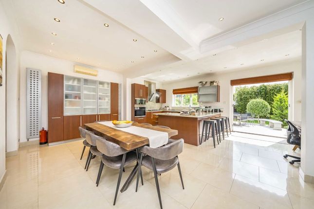 14, Orchard Avenue, London photo 3