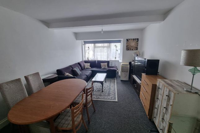 56, Coniston Way, Hornchurch photo 5