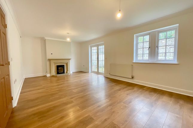 32, Cefn Mably Park, Cardiff photo 3