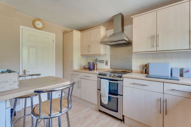 4, Edith Cavell Way, Haverhill photo 2