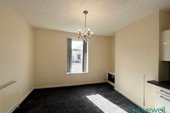 Flat A 2 Springfield Street, Ashton-under-Lyne photo 3