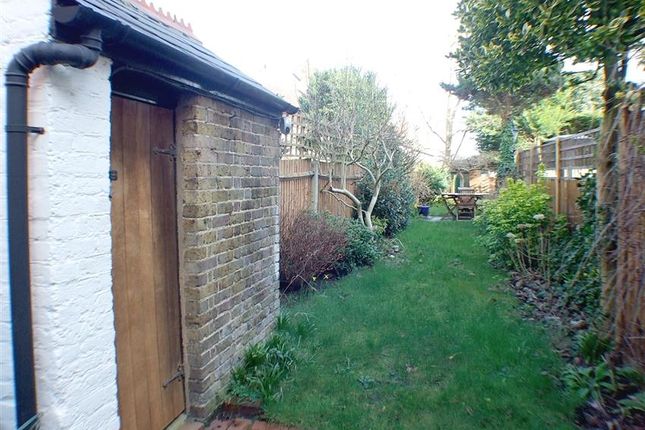 3, Heath Road, Weybridge photo 5