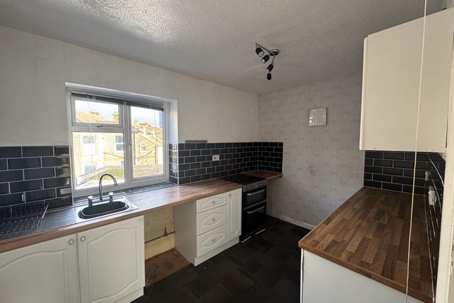 Flat Flat 9, Montague Buildings, Southchurch Road, Southend-on-sea photo 3