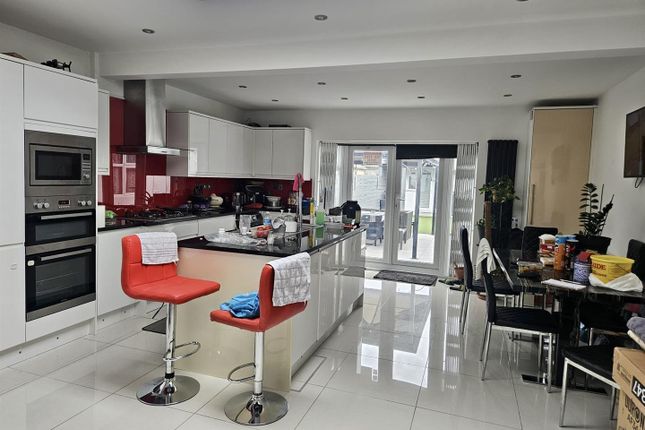 73, Meadowbank Road, London photo 5