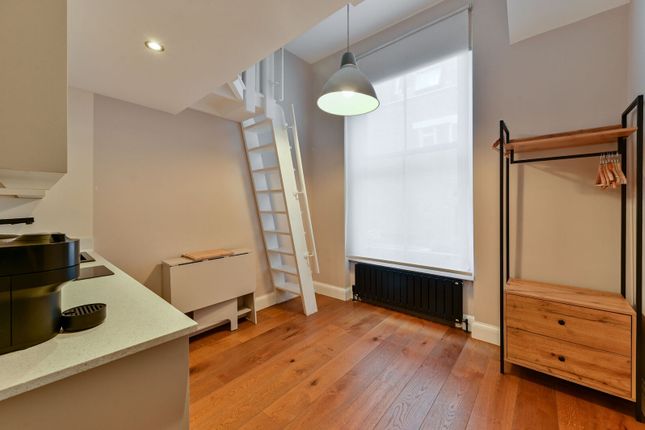 Studio flat on Fairholme Road, Barons Court, £1,665/mo
