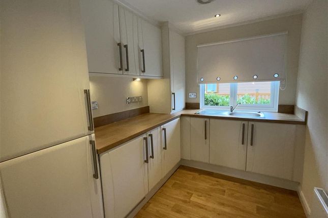 Mobile/park home for sale in Wateringbury Road, East Malling, Kent