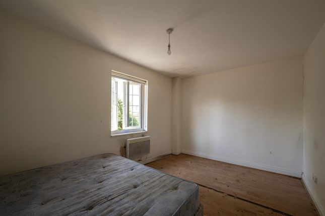 2, Brentfield Close, London photo 4