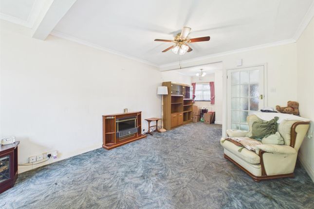 118, Pavilion Way, Ruislip photo 2