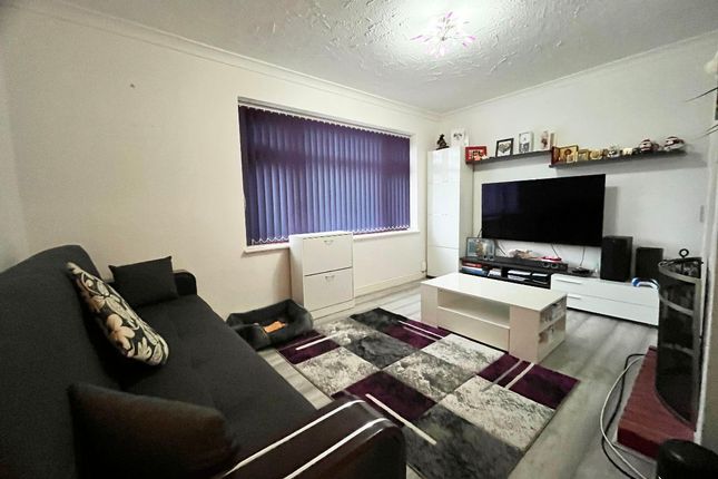 18 Archway, Romford photo 2