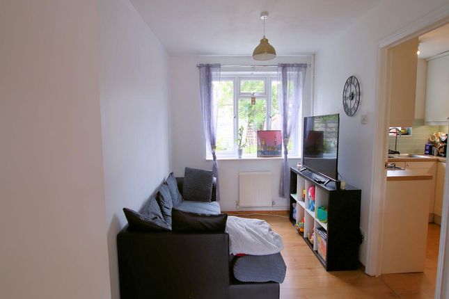 44, Corwen Road, Reading photo 2