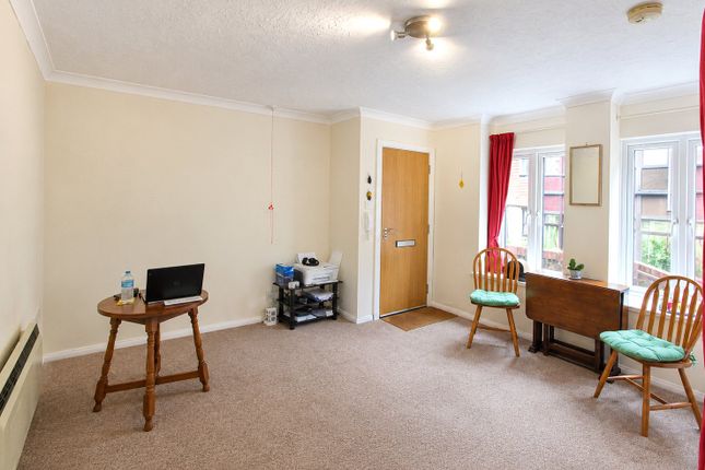 Flat 30, St. Peters Court,, Hylton Road, Petersfield photo 2