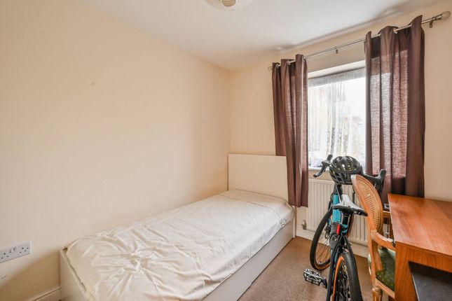 Flat for sale in Milicent Grove, Palmers Green, London