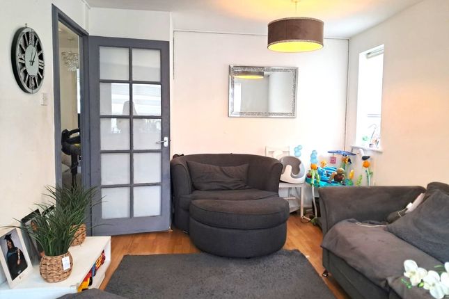 4, Peabody Court, Enfield Island  Village photo 2