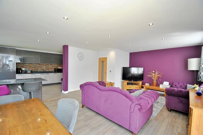 52, Anvil Crescent, Broadstone photo 3